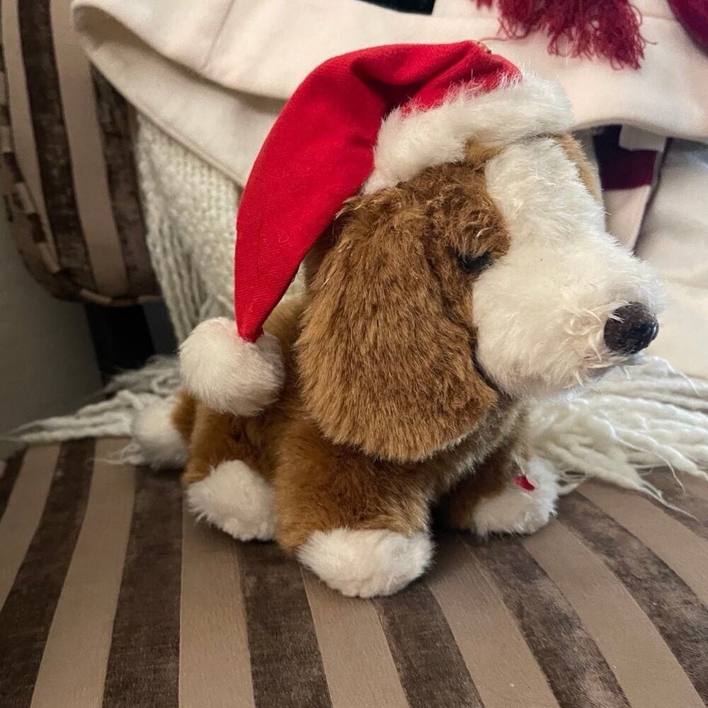 Vintage 90โs Christmas singing (barking) stuffed toy